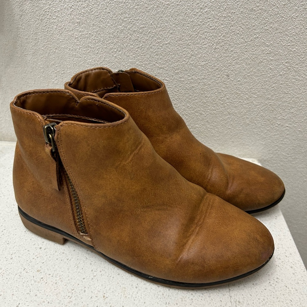 Light Brown Tan Camel Ankle Boots with Side Zipper Size 2